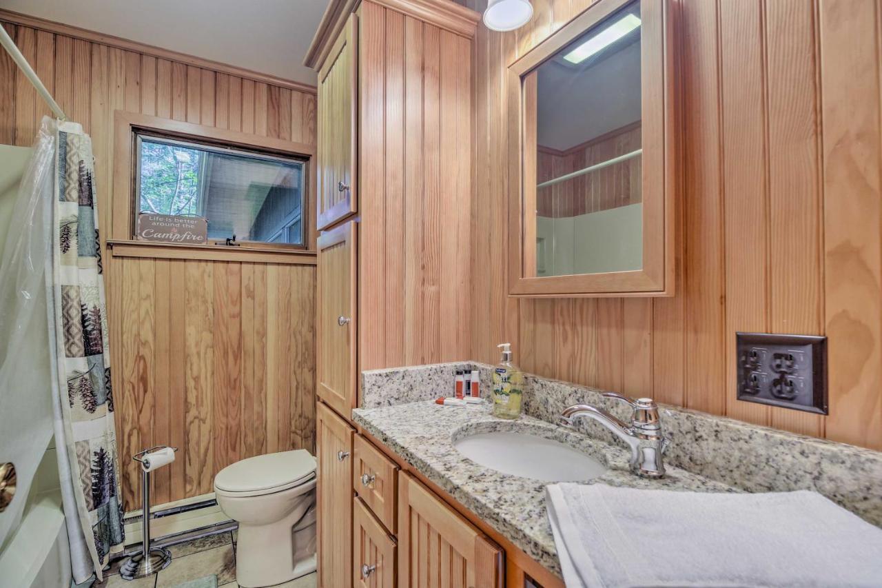Cozy Adirondacks Cabin Walk To Lake Eaton! Jay Exterior photo